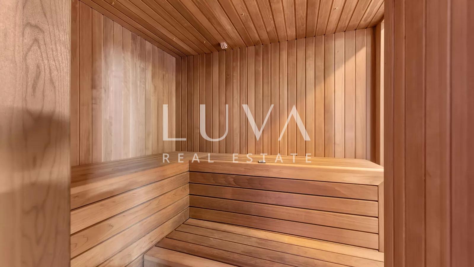 Vodice, luxuriöse und einzigartige Villa mit Pool am Meer zu verkaufen