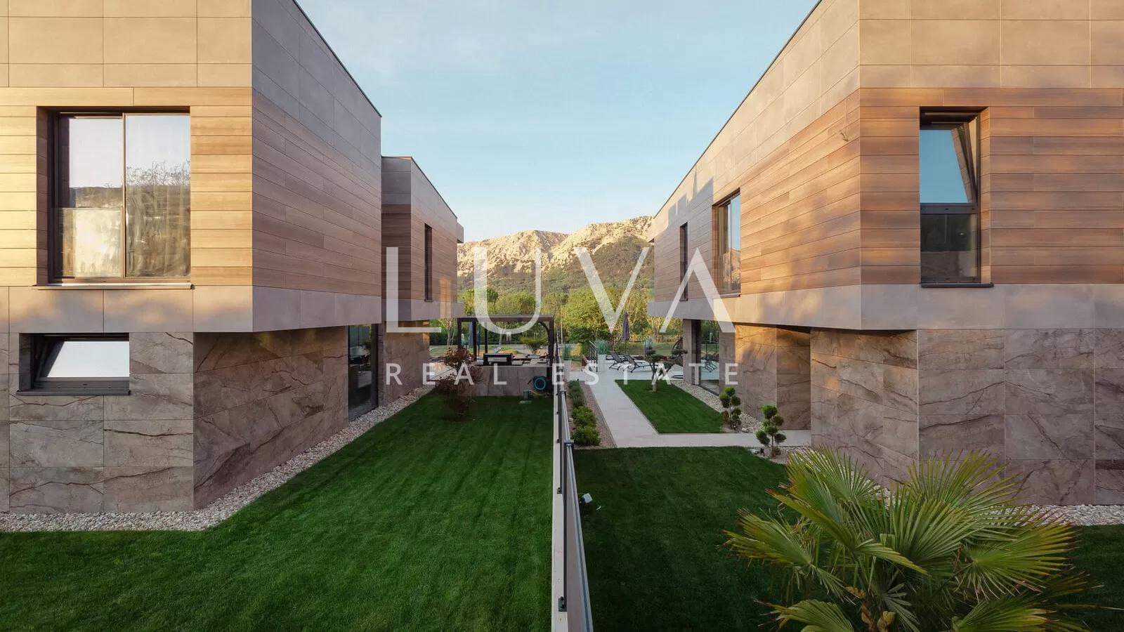 Baška, Krk, luksuzna vila s bazenom i Jacuzzi-jem blizu mora