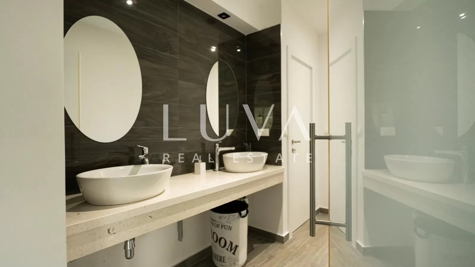 Podstrana, Split, luxuriöses Haus mit Pool zur Miete