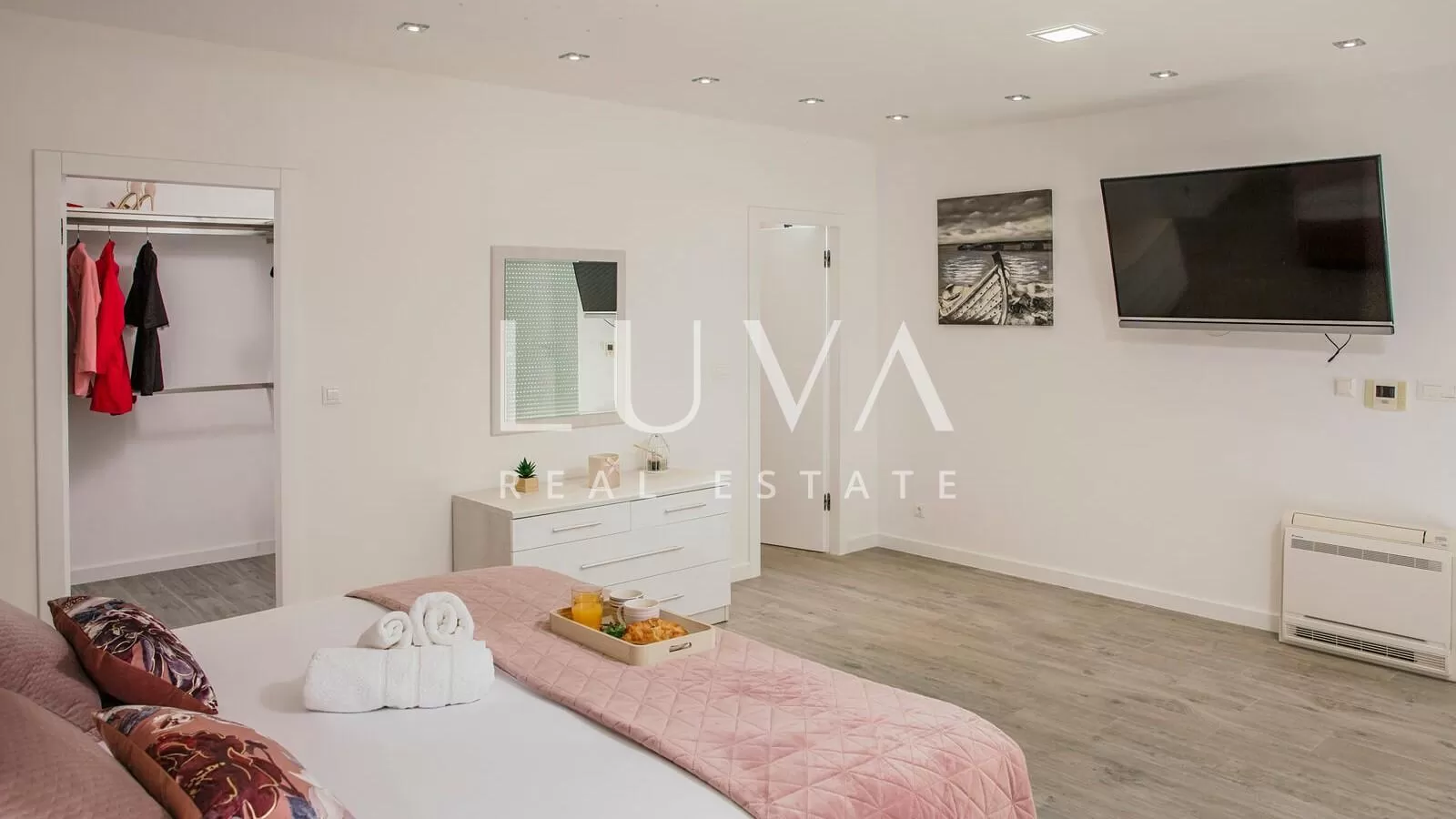 Podstrana, Split, luxuriöses Haus mit Pool zur Miete