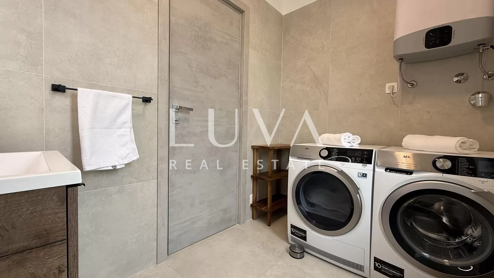Kaštel Stari, Split, modern luxury house with a pool for sale