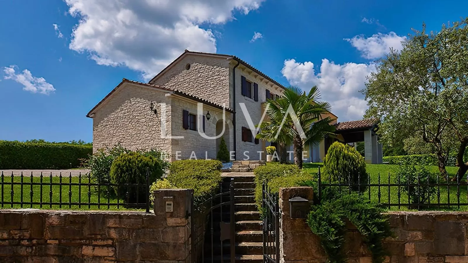 Karojba, Motovun, Istria, stone house with pool for sale
