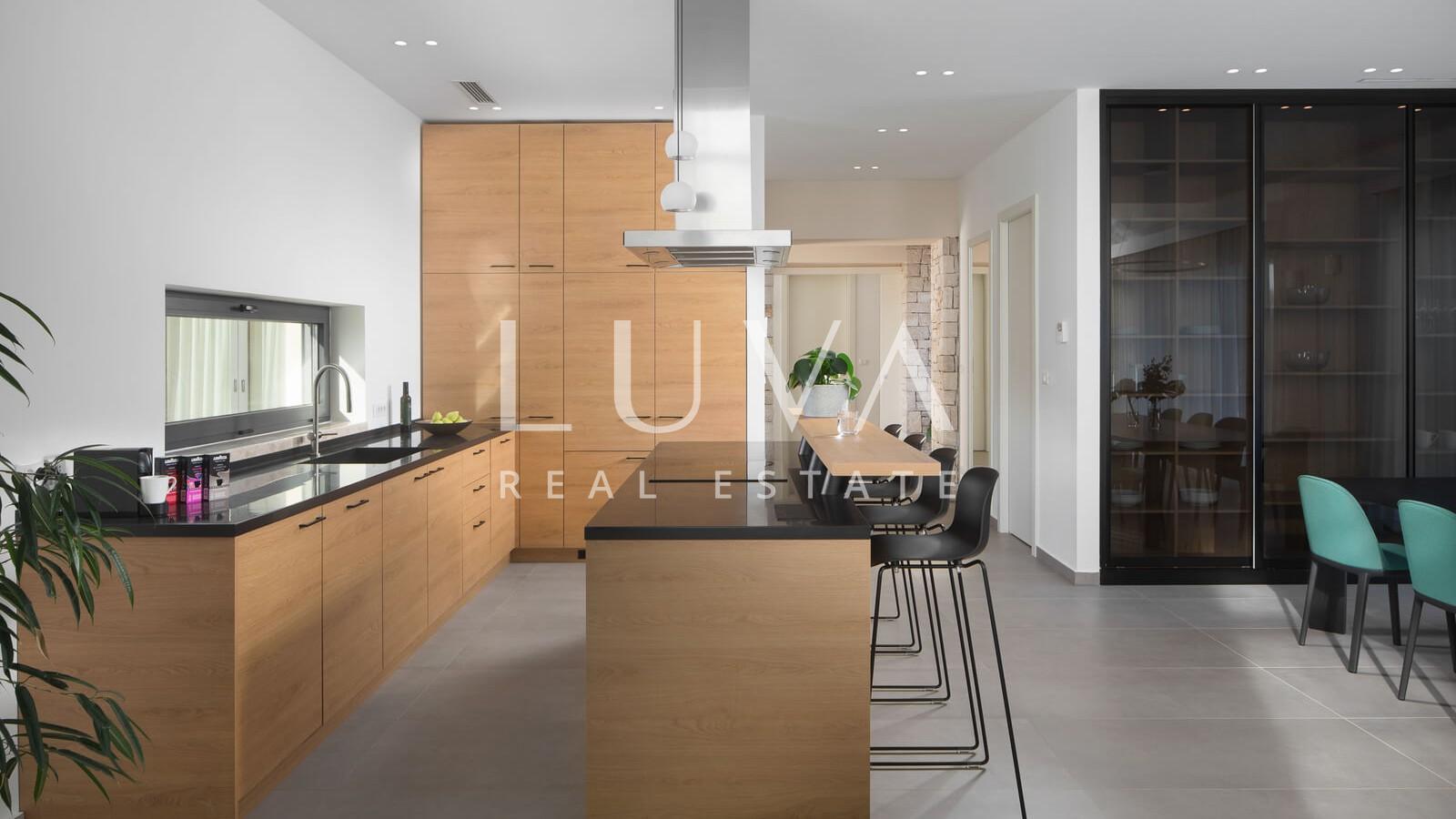 Istra, Bale, luksuzna vila s 3 bazena i wellnessom na prodaju