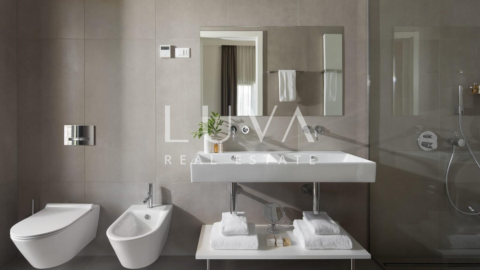 Istra, Bale, luksuzna vila s 3 bazena i wellnessom na prodaju