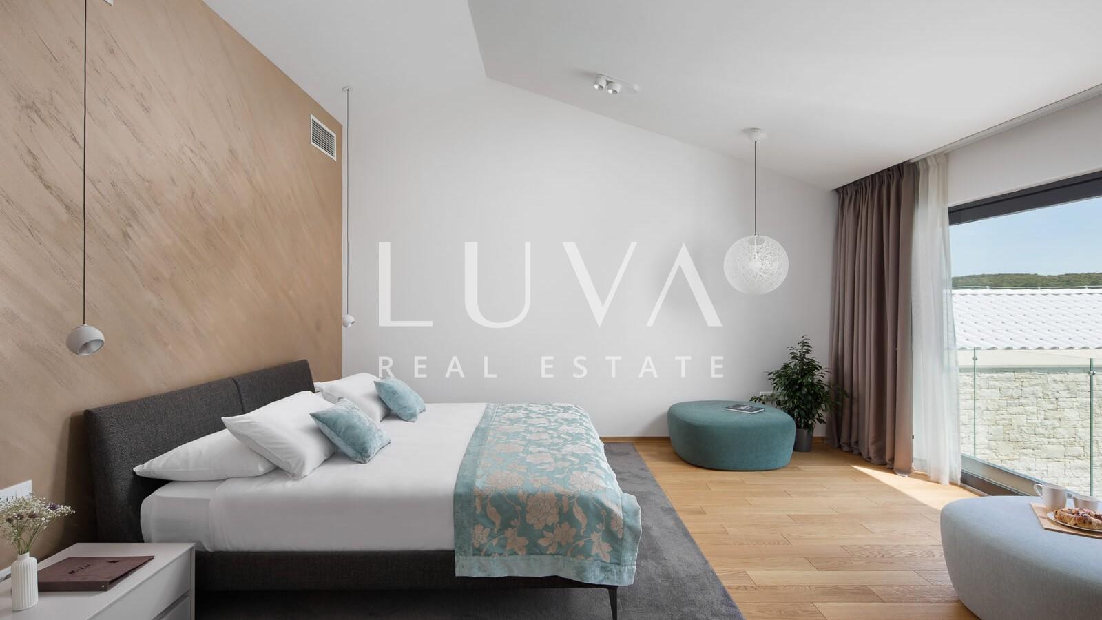 Istra, Bale, luksuzna vila s 3 bazena i wellnessom na prodaju