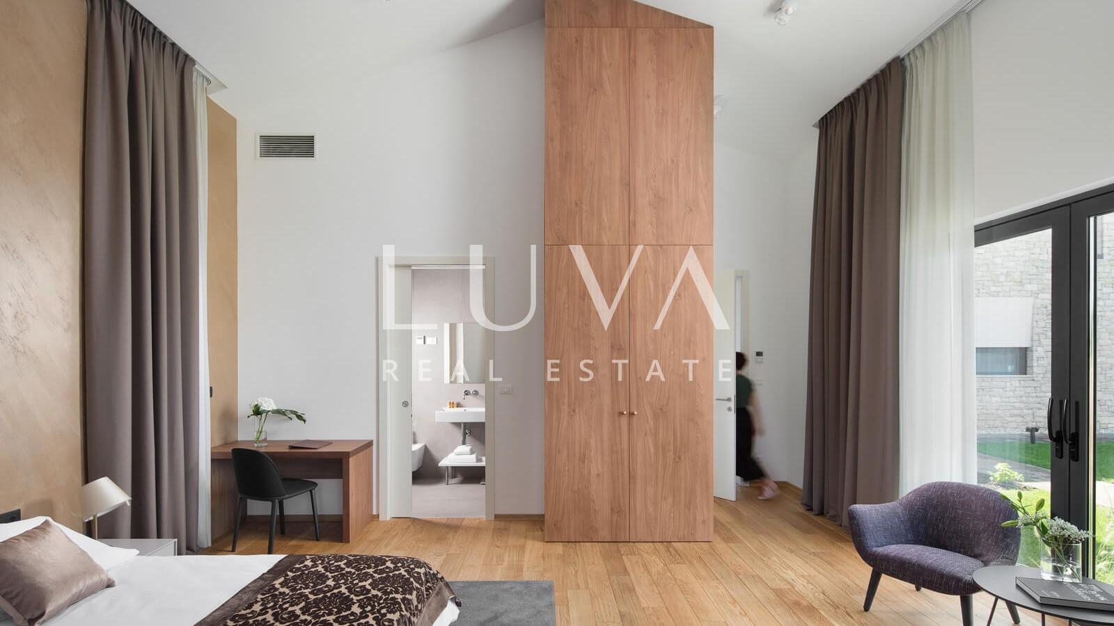 Istra, Bale, luksuzna vila s 3 bazena i wellnessom na prodaju