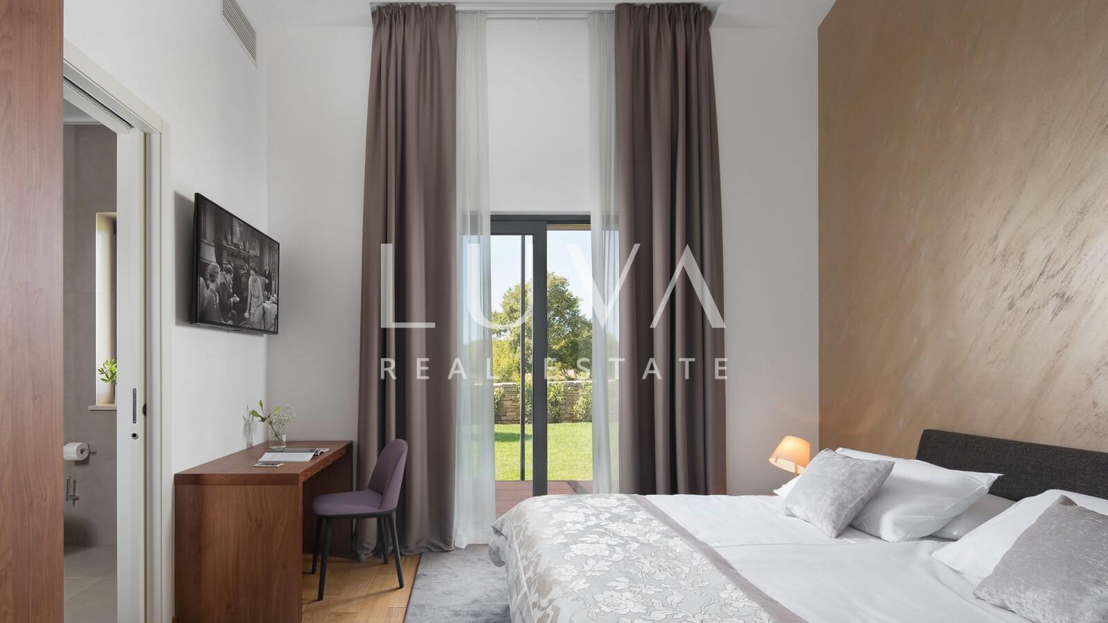 Istra, Bale, luksuzna vila s 3 bazena i wellnessom na prodaju