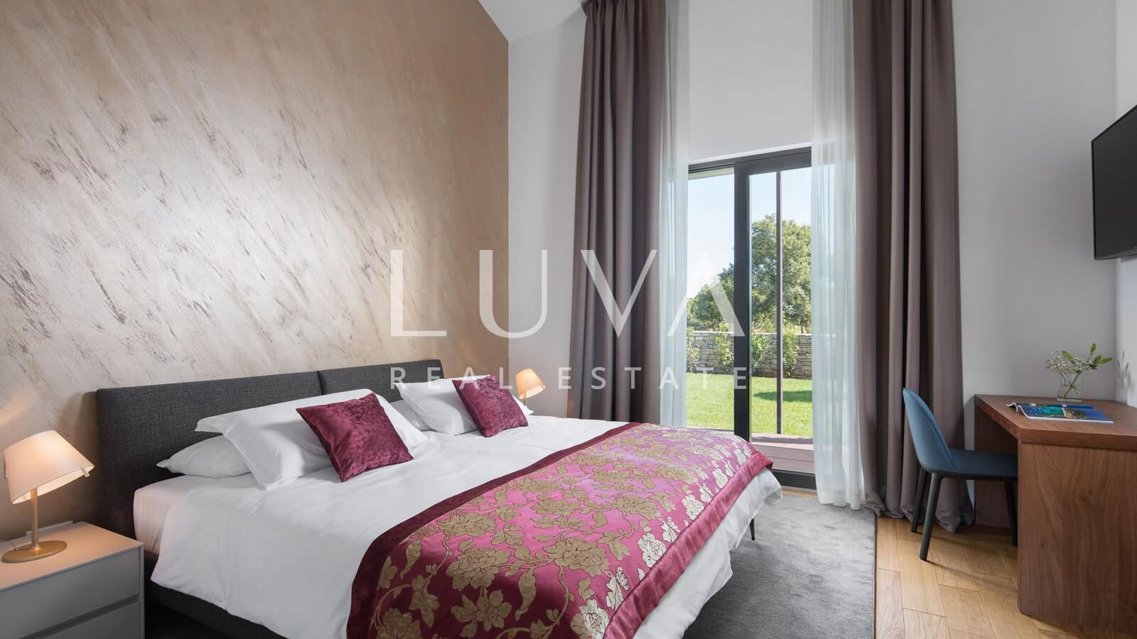 Istra, Bale, luksuzna vila s 3 bazena i wellnessom na prodaju