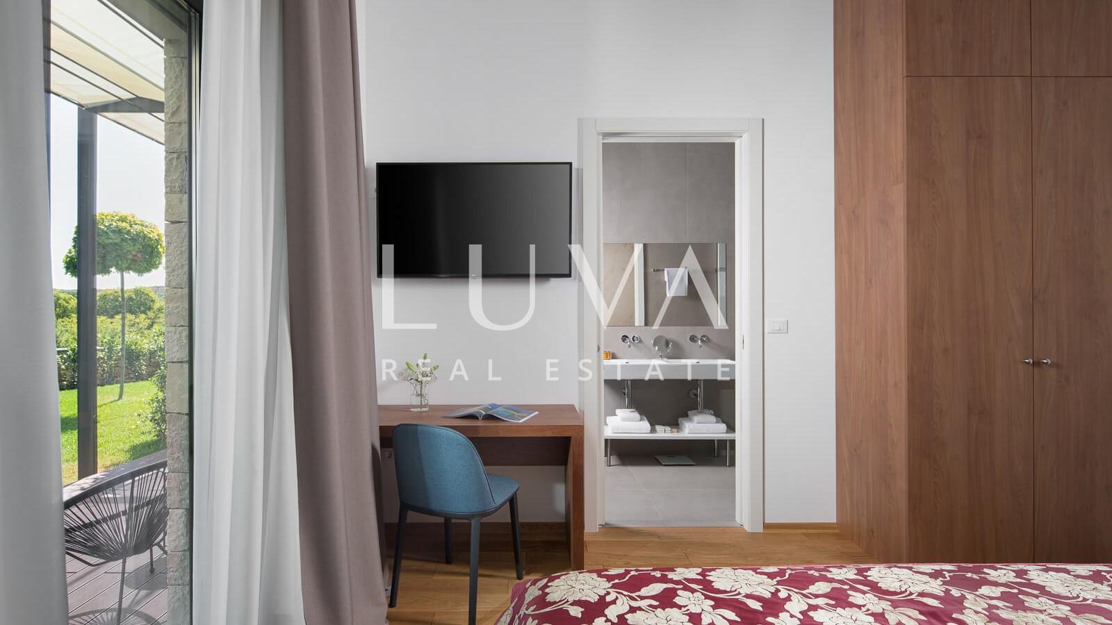 Istra, Bale, luksuzna vila s 3 bazena i wellnessom na prodaju