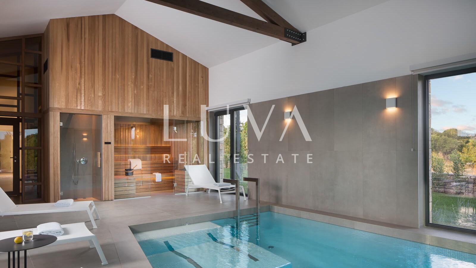 Istra, Bale, luksuzna vila s 3 bazena i wellnessom na prodaju