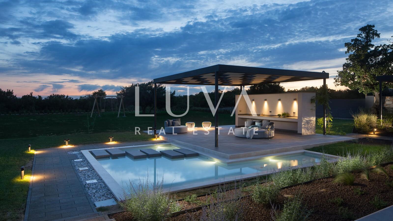 Istra, Bale, luksuzna vila s 3 bazena i wellnessom na prodaju