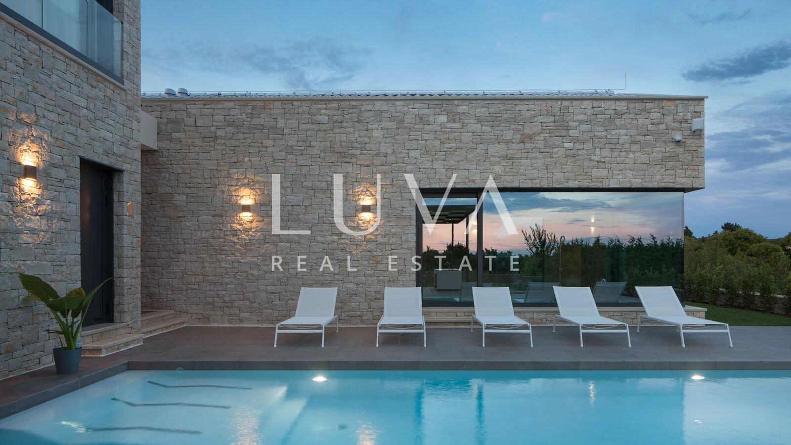 Istra, Bale, luksuzna vila s 3 bazena i wellnessom na prodaju