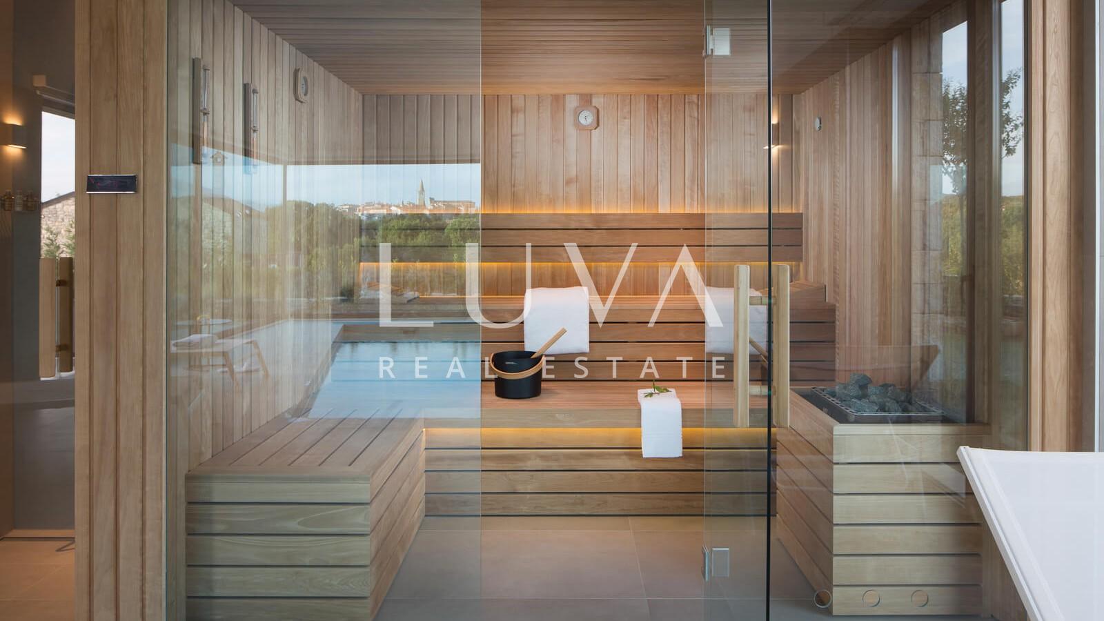 Istra, Bale, luksuzna vila s 3 bazena i wellnessom na prodaju