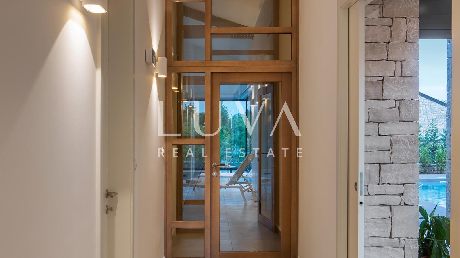 Istra, Bale, luksuzna vila s 3 bazena i wellnessom na prodaju