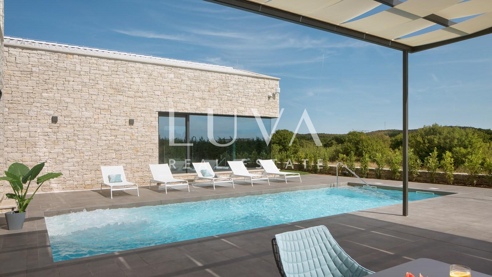 Istra, Bale, luksuzna vila s 3 bazena i wellnessom na prodaju