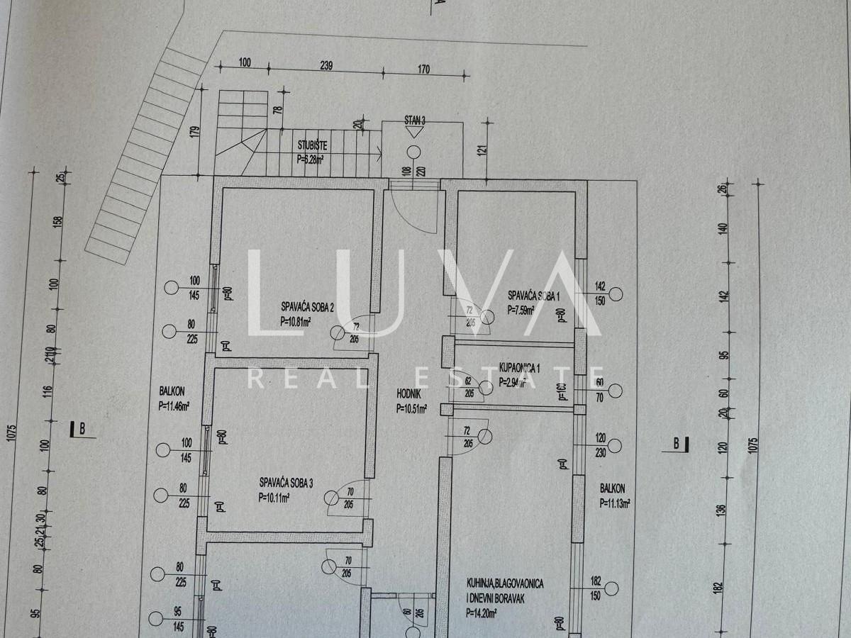 Marina, Trogir, prodaja dvojne kuće 247 m2 na 3 etaže + parking