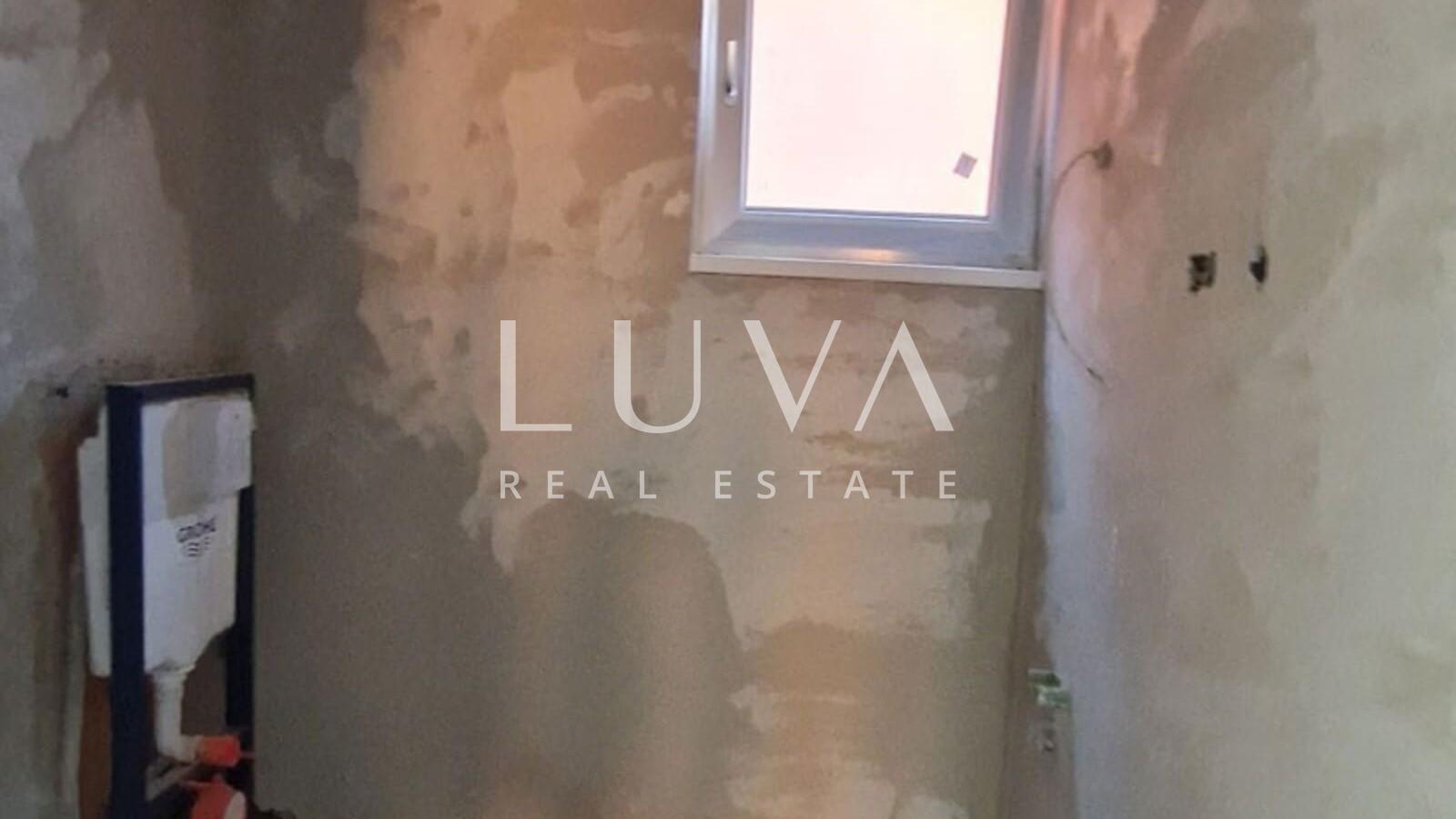 Istra, Kaštelir, moderna prizemnica, 88 m2 s dvorištem na prodaju