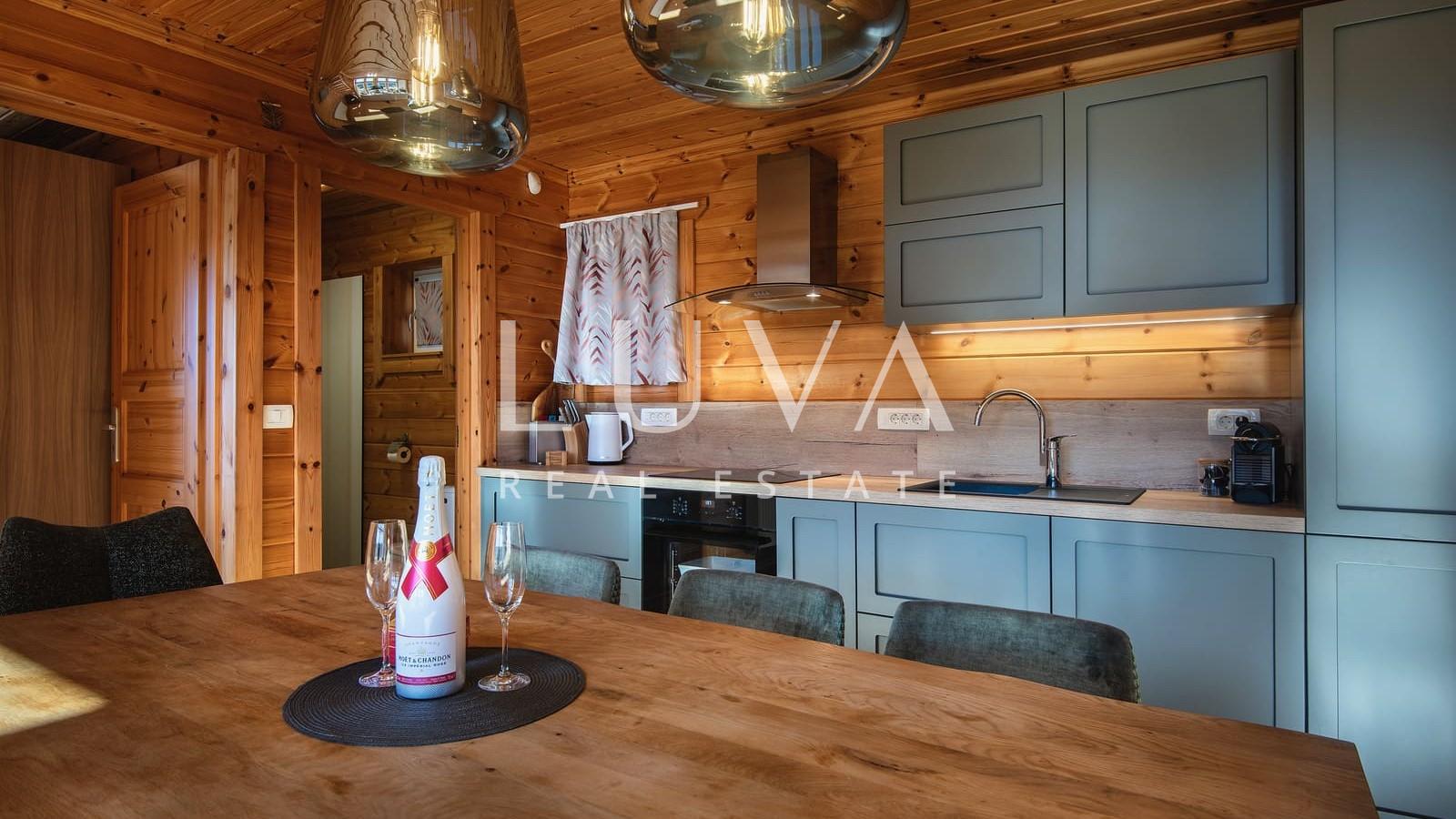 Mrkopalj, Gorski Kotar, moderna drvena kuća na prodaju