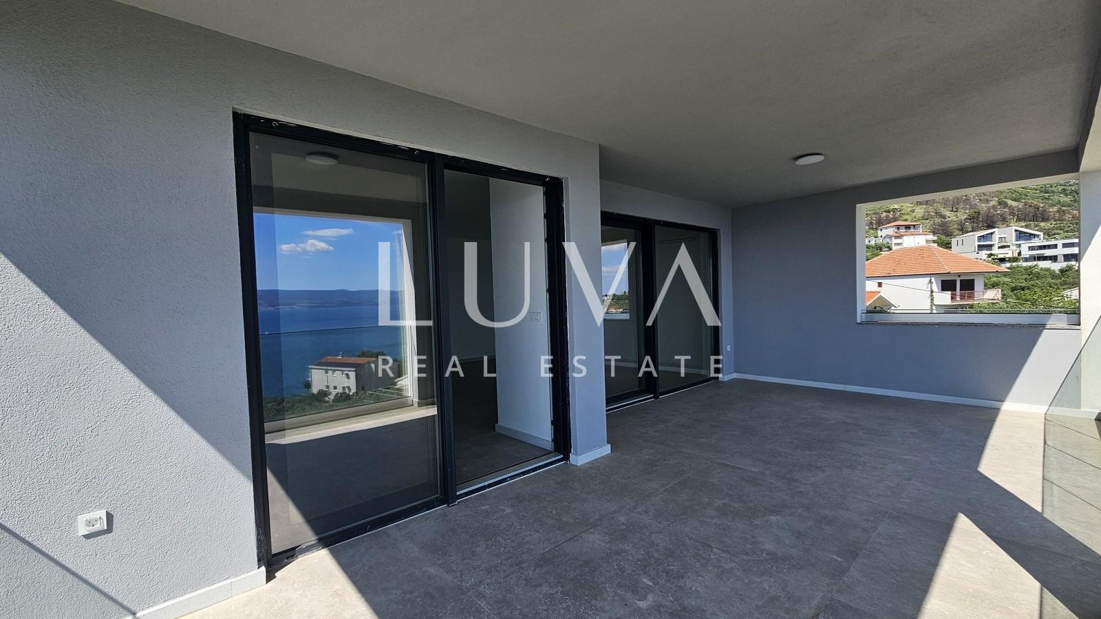 Omiš, Jesenice, penthouse with a 134 m² terrace with a sea view