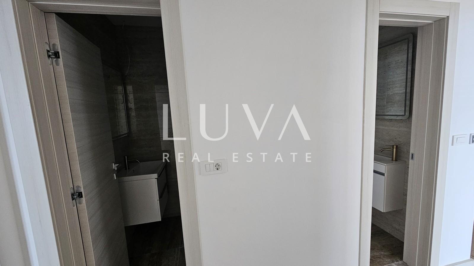 Omiš, Jesenice, penthouse with a 134 m² terrace with a sea view