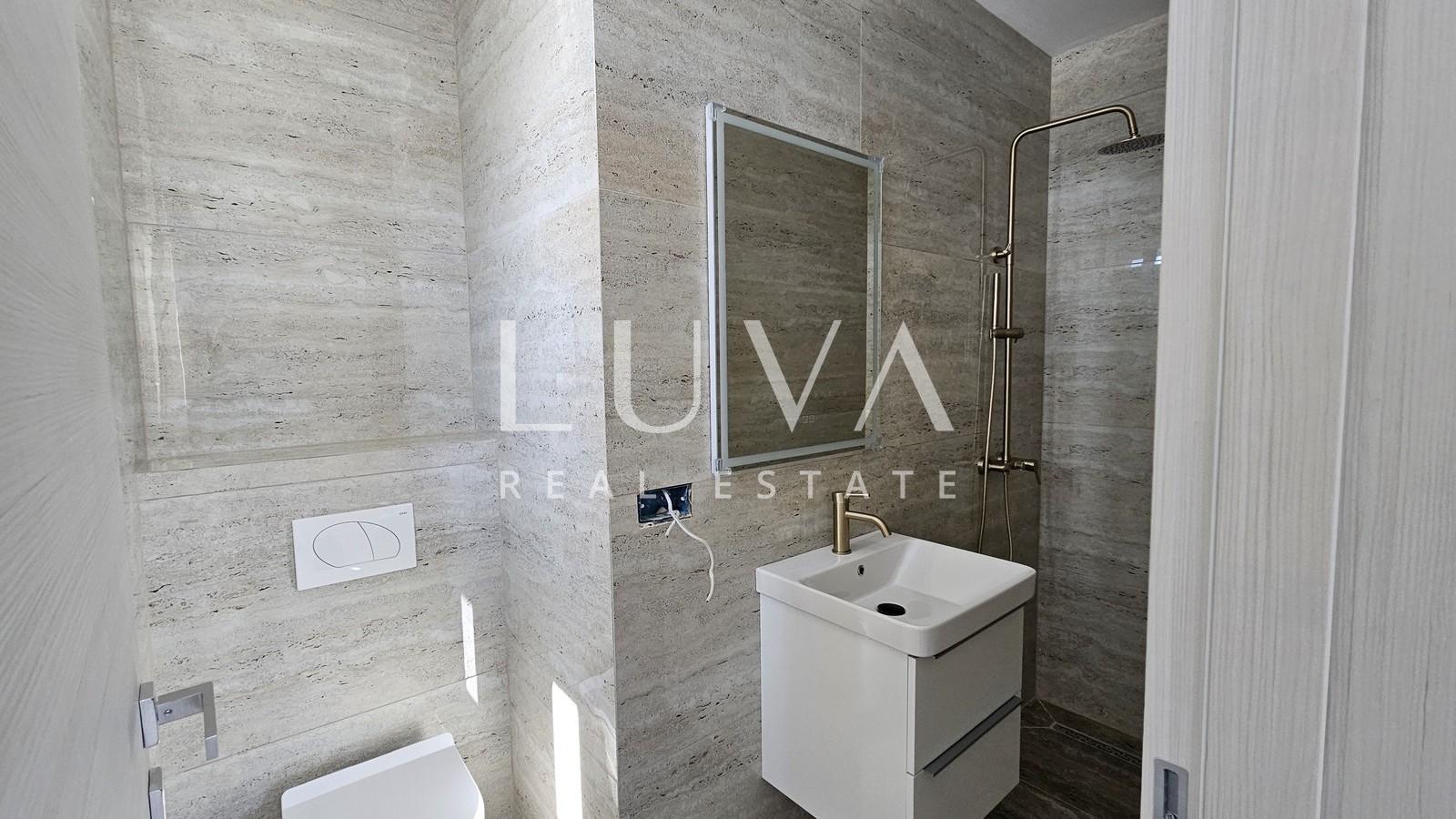 Omiš, Jesenice, penthouse with a 134 m² terrace with a sea view