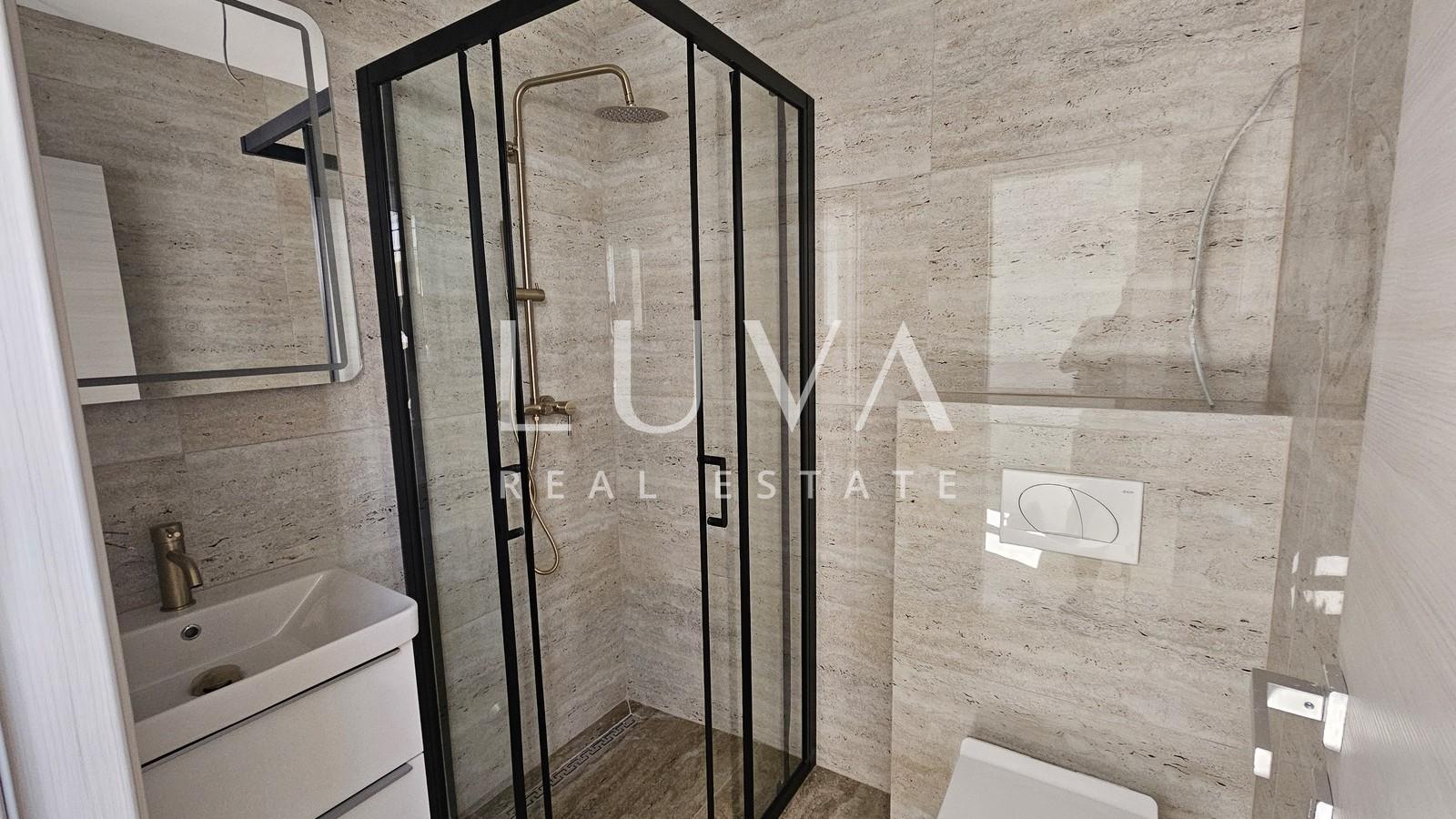 Omiš, Jesenice, penthouse with a 134 m² terrace with a sea view