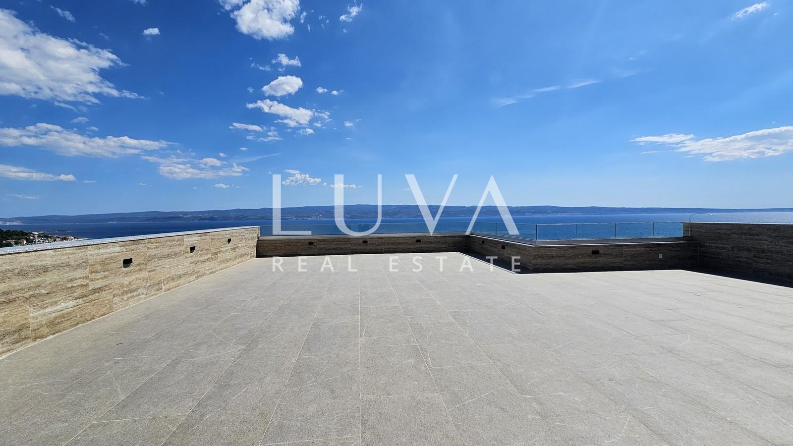 Omiš, Jesenice, penthouse with a 134 m² terrace with a sea view