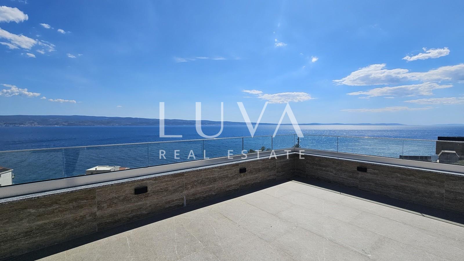 Omiš, Jesenice, penthouse with a 134 m² terrace with a sea view