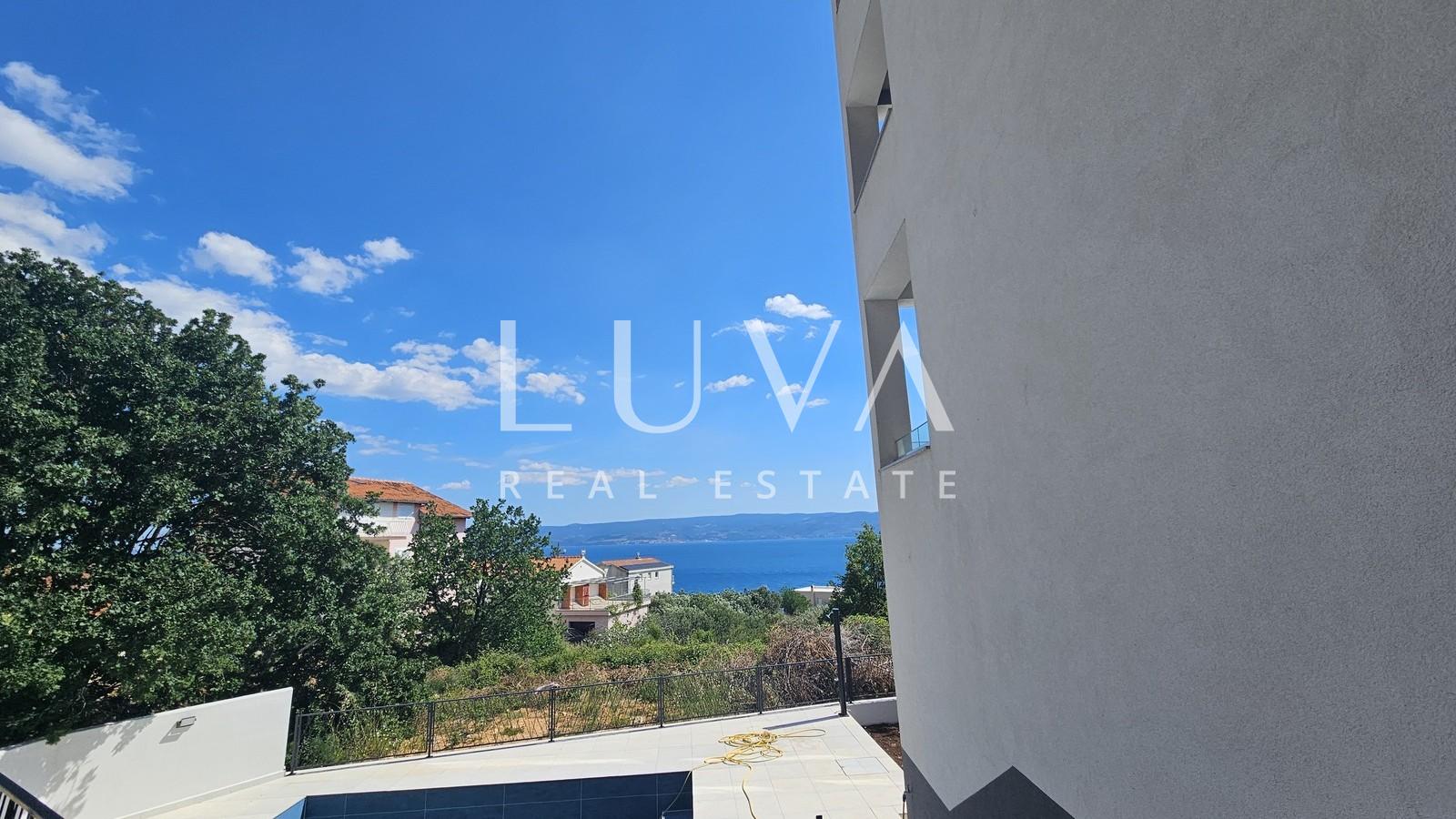 Omiš, Jesenice, penthouse with a 134 m² terrace with a sea view