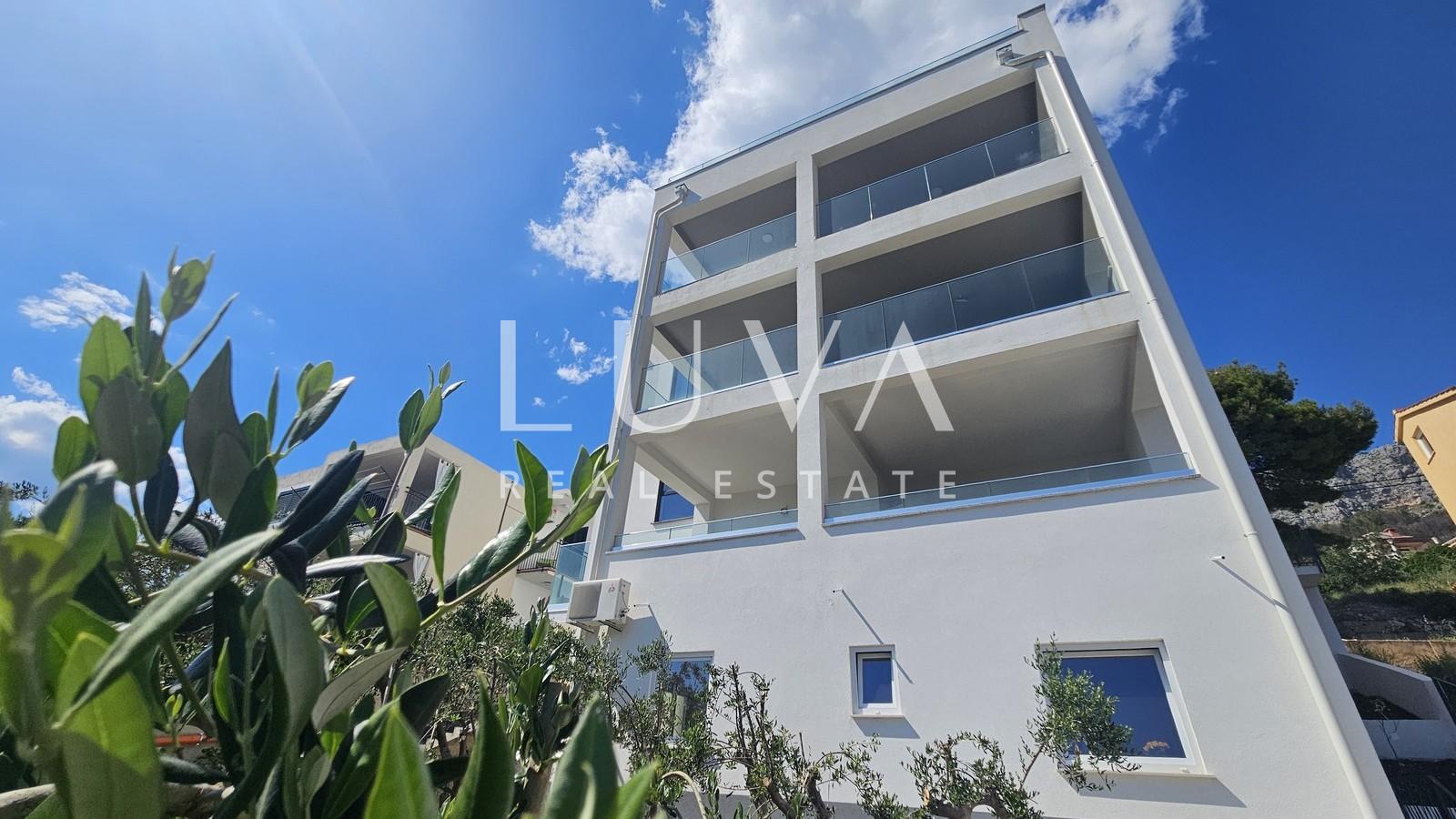 Omiš, Jesenice, penthouse with a 134 m² terrace with a sea view