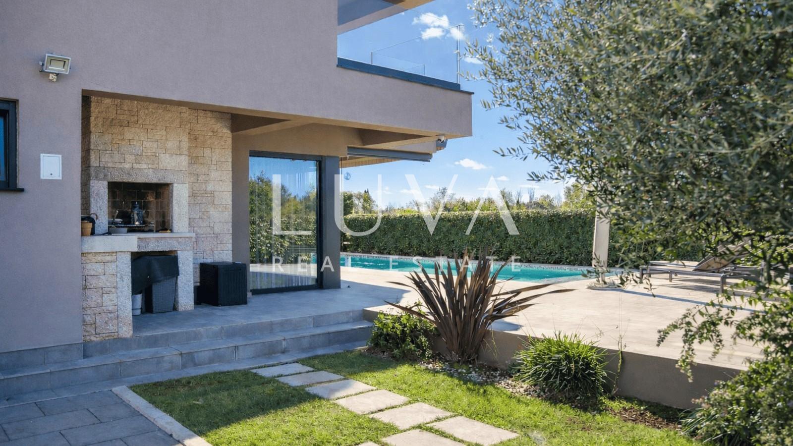 Poreč, Špadići, house with a pool near the sea for sale