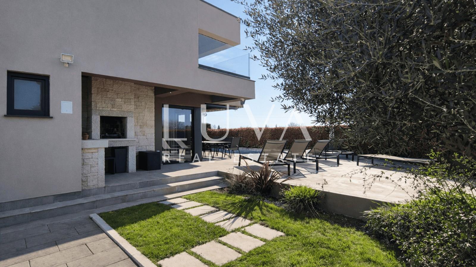 Poreč, Špadići, house with a pool near the sea for sale