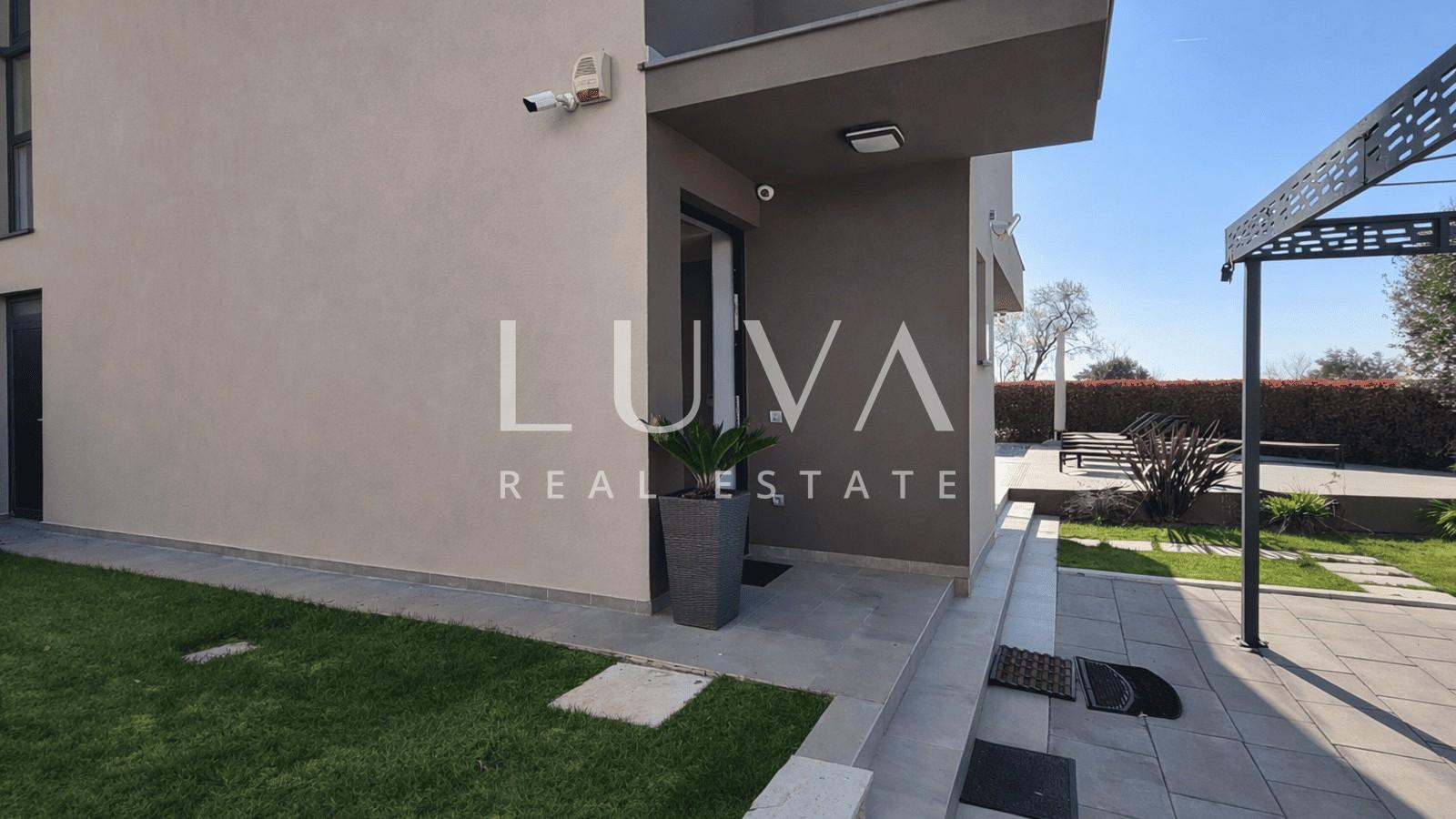 Poreč, Špadići, house with a pool near the sea for sale