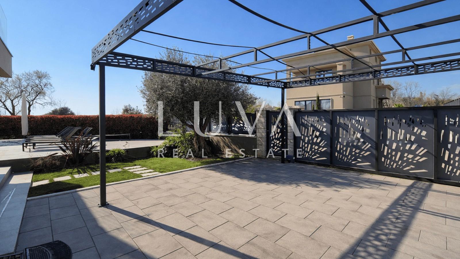 Poreč, Špadići, house with a pool near the sea for sale