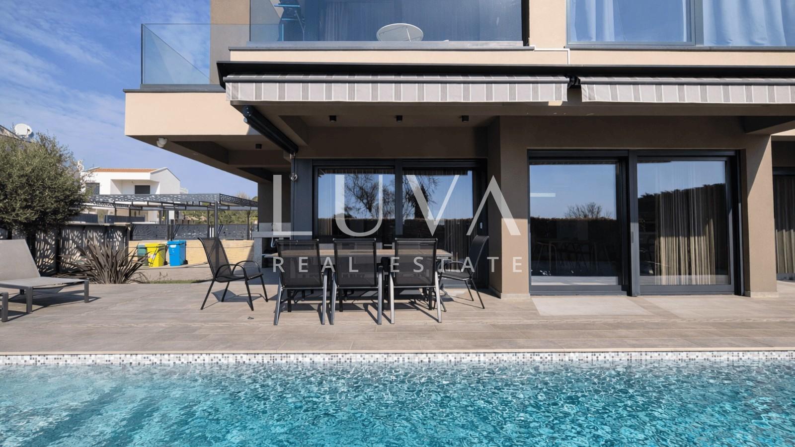 Poreč, Špadići, house with a pool near the sea for sale