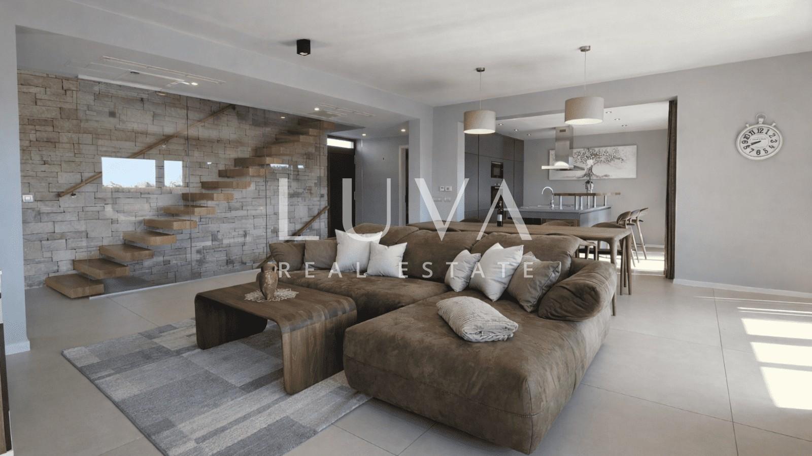 Poreč, Špadići, house with a pool near the sea for sale