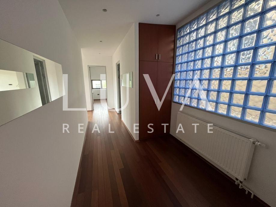 Zagreb, Medveščak, commercial space 110 m2 with terrace 51 m2 for rent