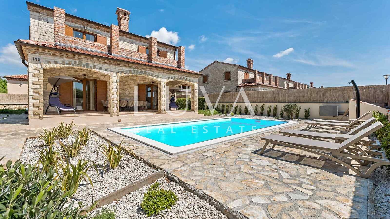 Čabrunići, beautiful rustic house with pool