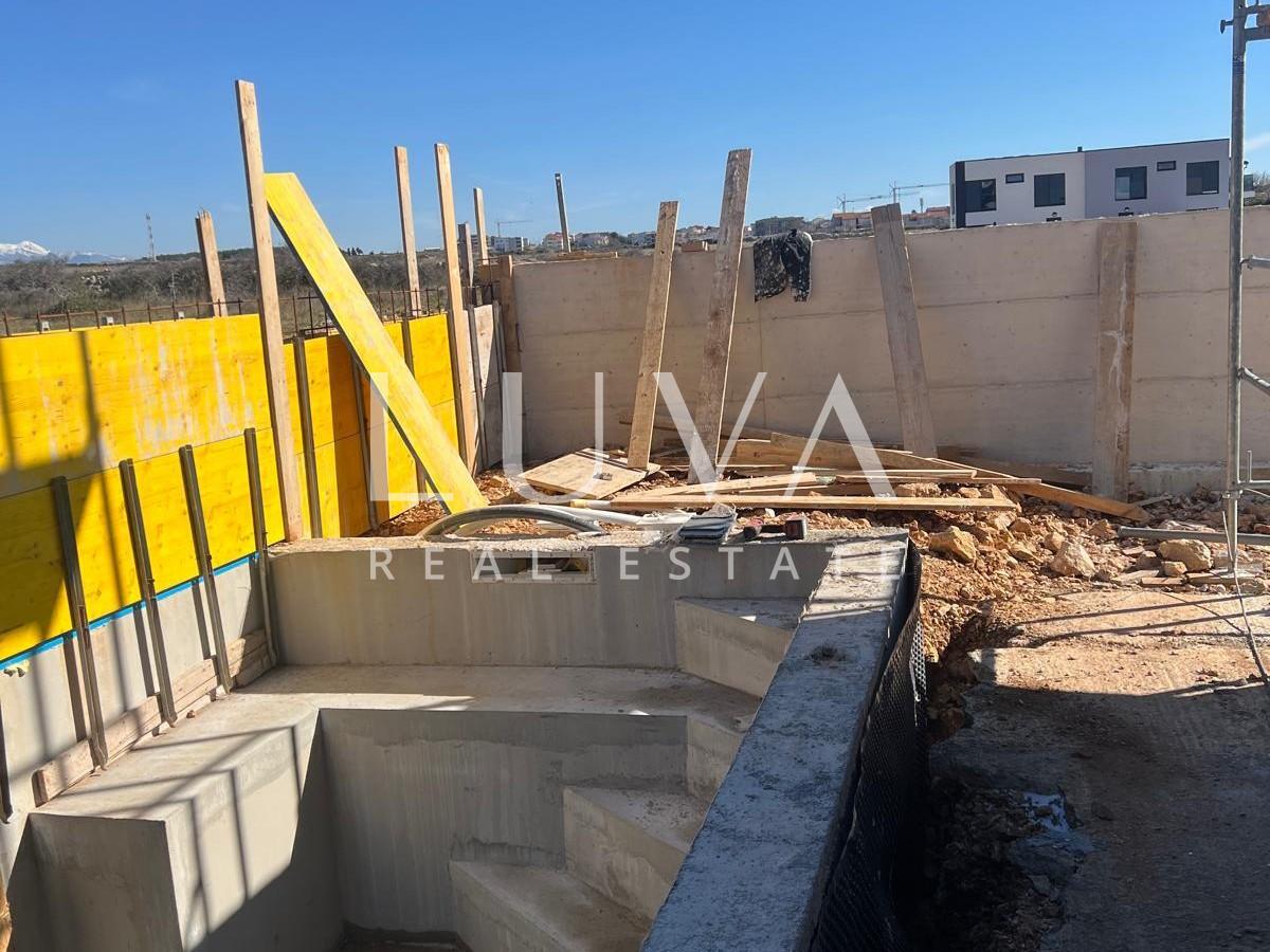 Pag, Povljana, zweistöckiges Haus mit jacuzzi zu verkaufen, Neubau