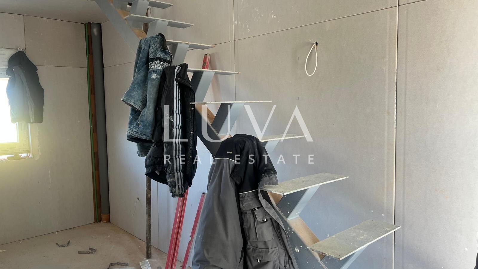 Pag, Povljana, zweistöckiges Haus mit jacuzzi zu verkaufen, Neubau