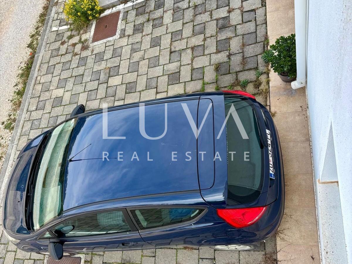 Petrčane Zadar, prostran stan od 75 m² + parking, 50 m od mora