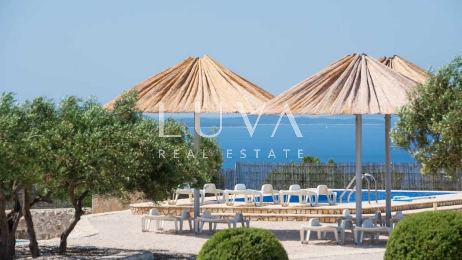 Brač, Milna, luksuzna kuća na posjedu od 10.000 m2 na prodaju