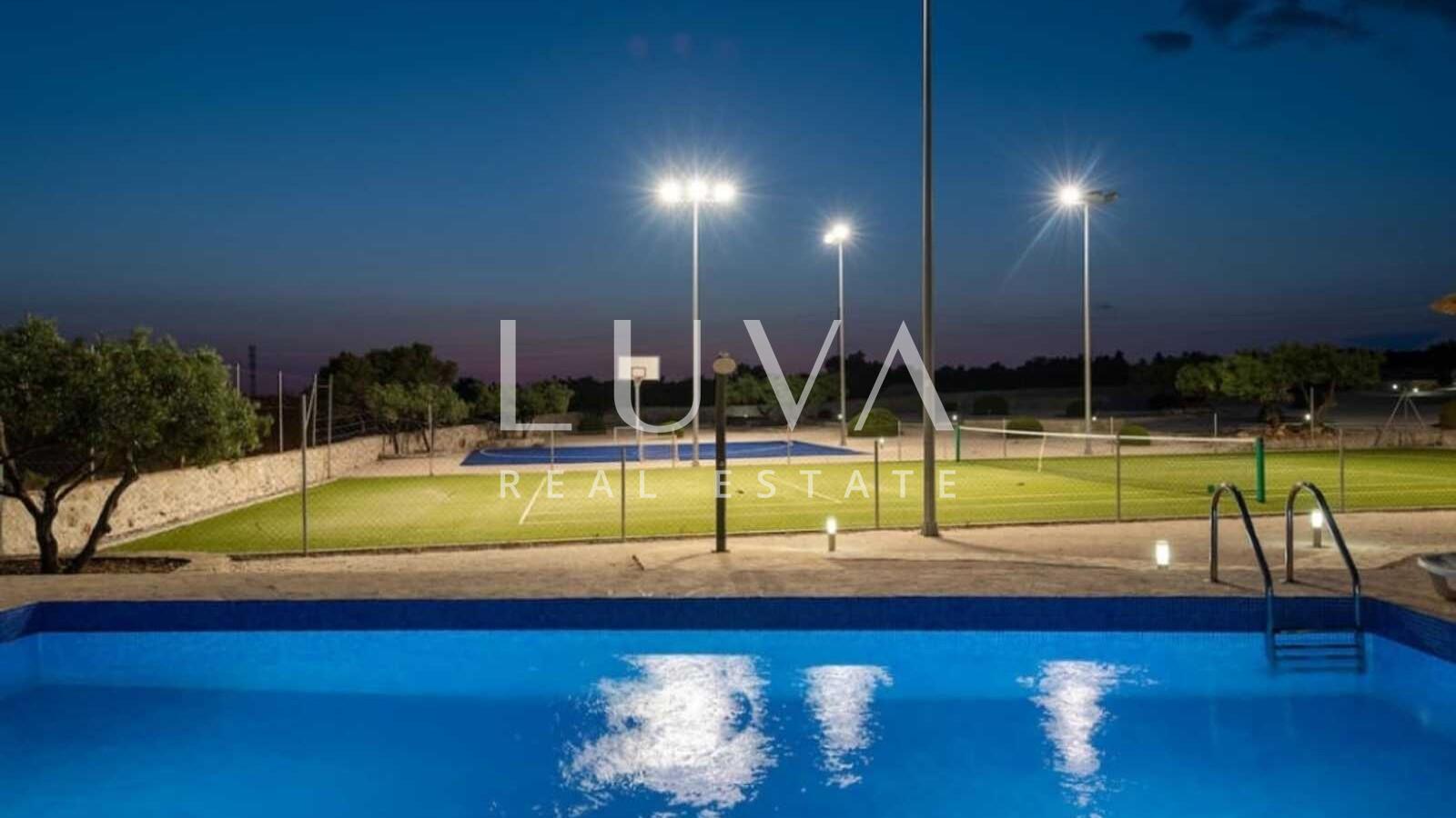 Brač, Milna, luksuzna kuća na posjedu od 10.000 m2 na prodaju