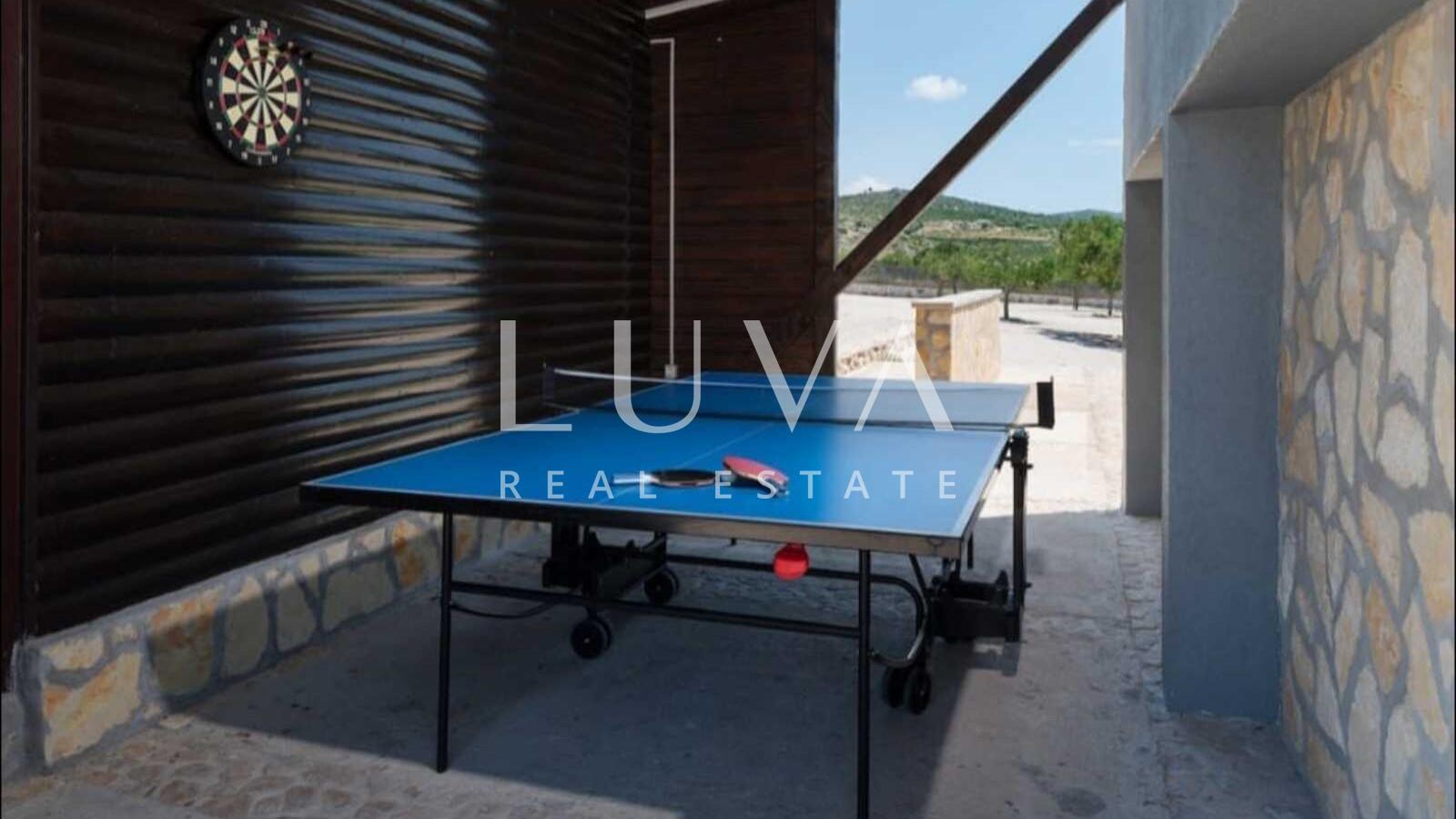 Brač, Milna, luksuzna kuća na posjedu od 10.000 m2 na prodaju