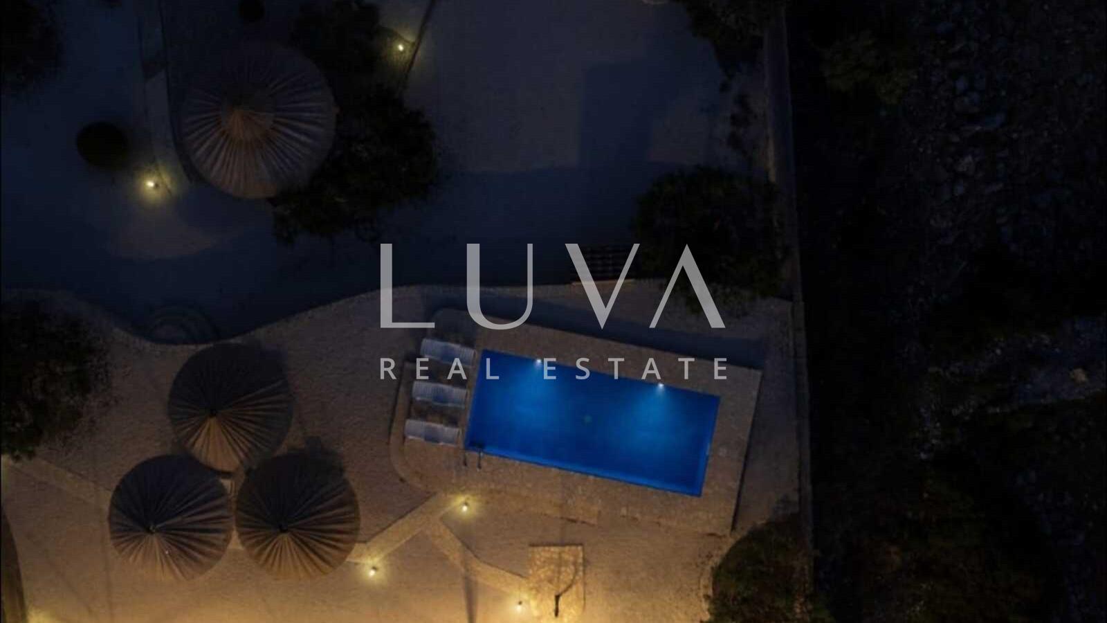 Brač, Milna, luksuzna kuća na posjedu od 10.000 m2 na prodaju