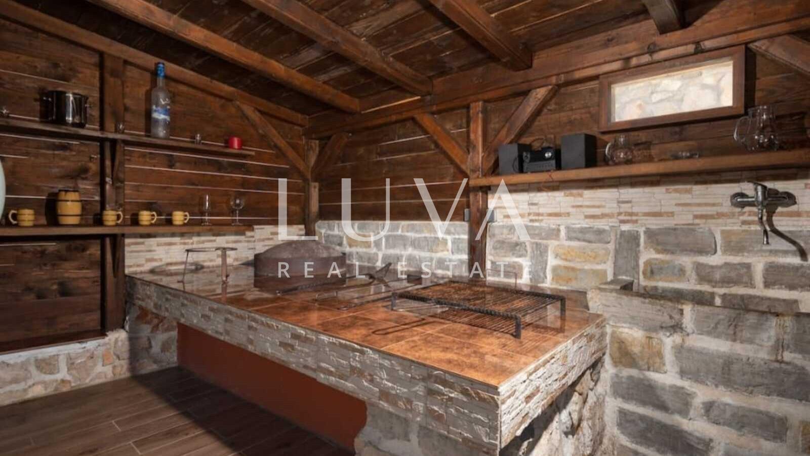 Brač, Milna, luksuzna kuća na posjedu od 10.000 m2 na prodaju