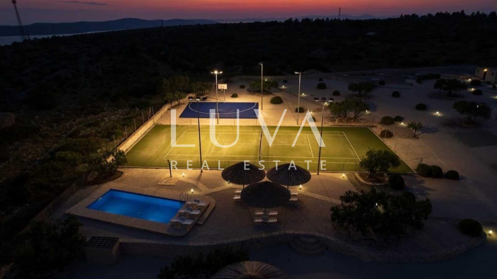 Brač, Milna, luksuzna kuća na posjedu od 10.000 m2 na prodaju