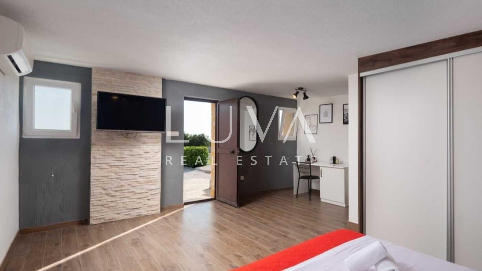 Brač, Milna, luksuzna kuća na posjedu od 10.000 m2 na prodaju