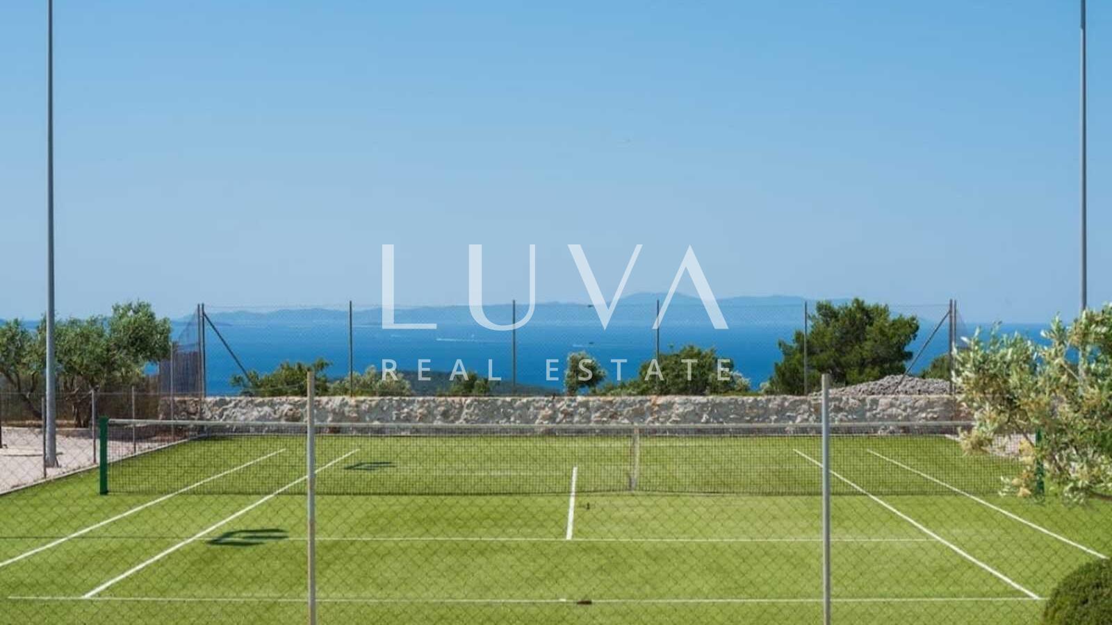 Brač, Milna, luksuzna kuća na posjedu od 10.000 m2 na prodaju