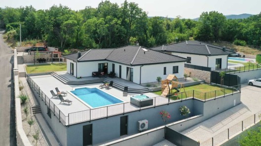 Imotski, moderna kuća s bazenom i panoramskim pogledom na prodaju, 165 m2